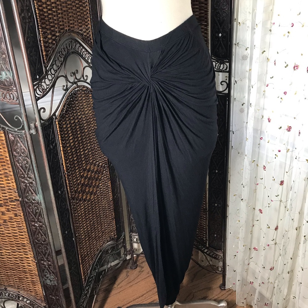 Vintage love J Black Twist-Front Maxi Skirt